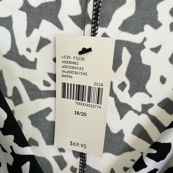 Black and white spring wrap dress!  Versatile and ready when you are! - Picture 4 of 5